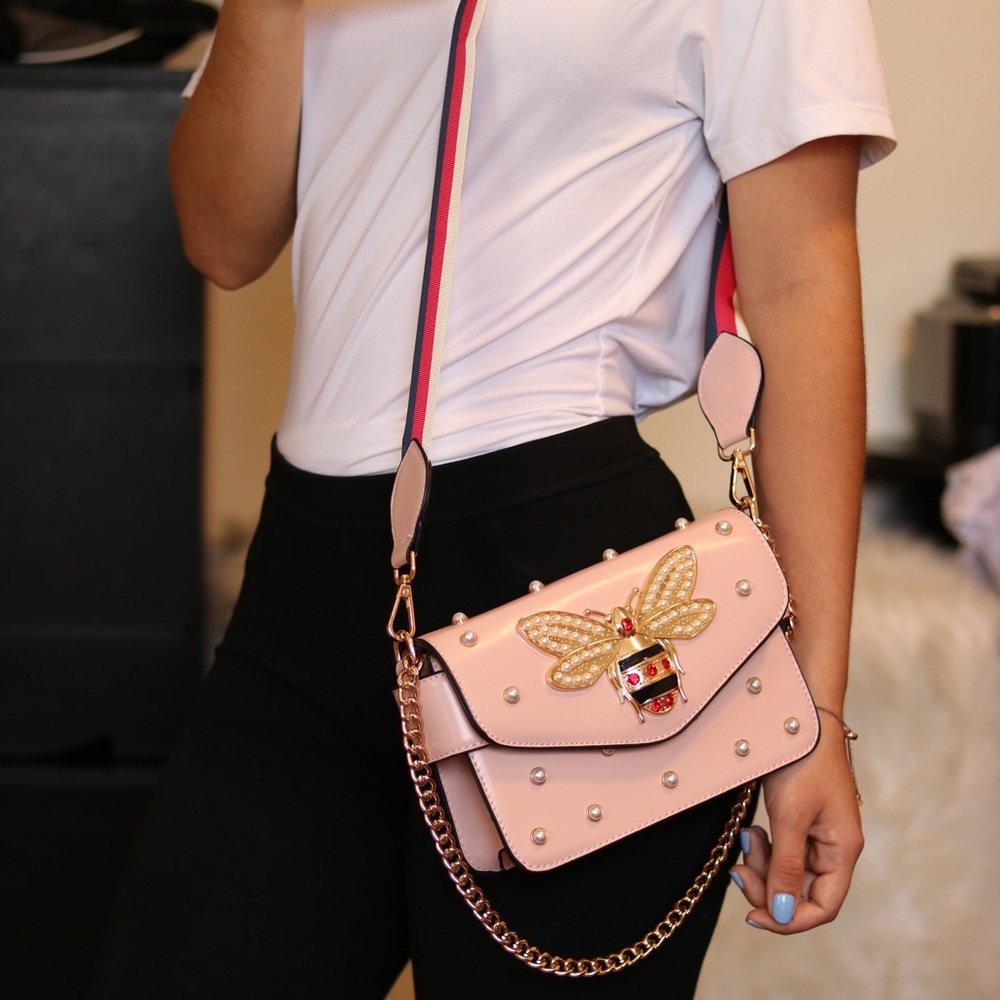 🌸 Soft Pink Pearl Bee CrossBody Bag ✨ - Picture 4 of 8